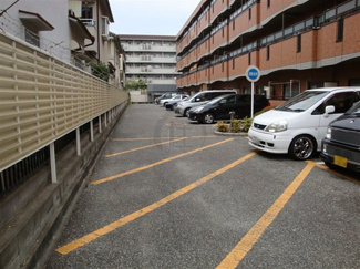 【駐車場】