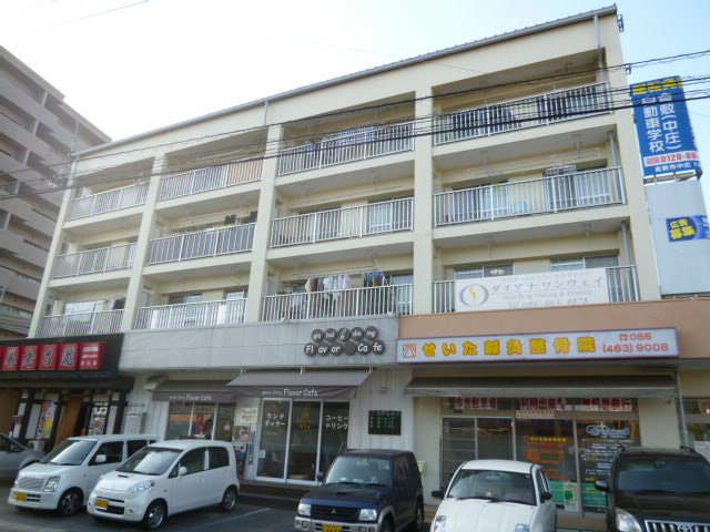 倉敷市鳥羽の賃貸マンションの外観