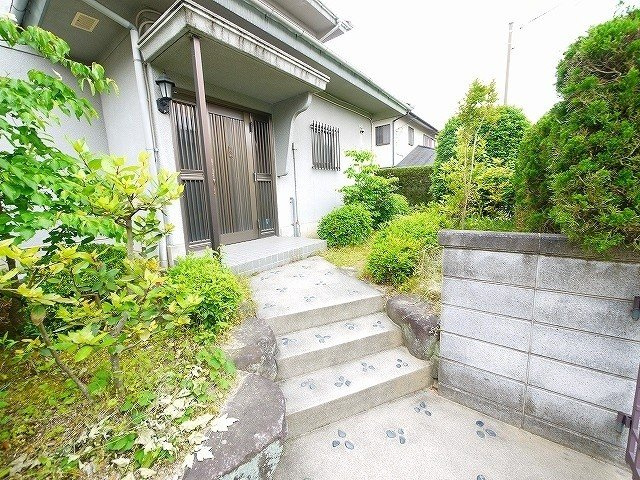 青山7丁目貸戸建住宅のエントランス