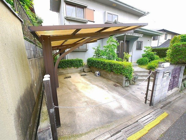 青山7丁目貸戸建住宅の駐車場