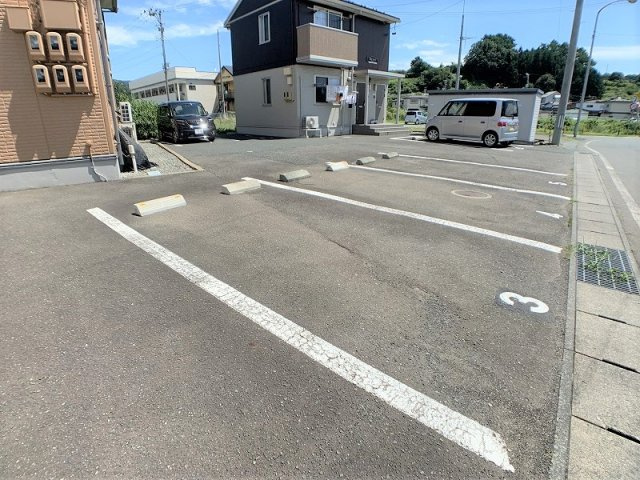 ソリアードUの駐車場