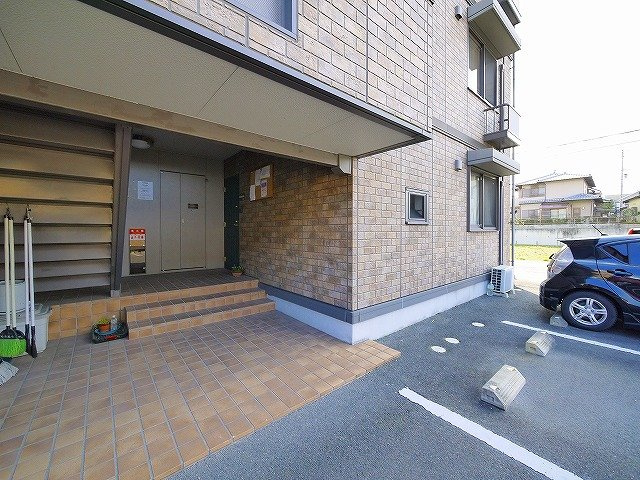 ヴィーブルCのエントランス|出入りのしやすいエントランス