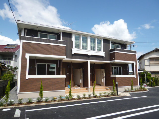 総社市西郡のアパートの外観