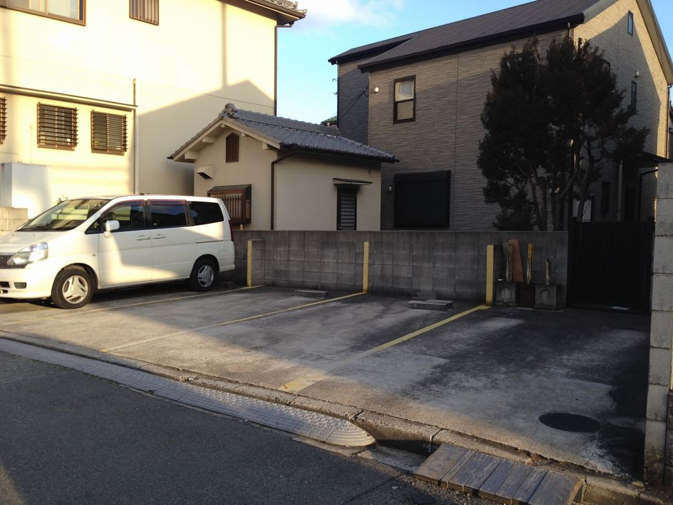 尼崎市上坂部３丁目の駐車場の外観