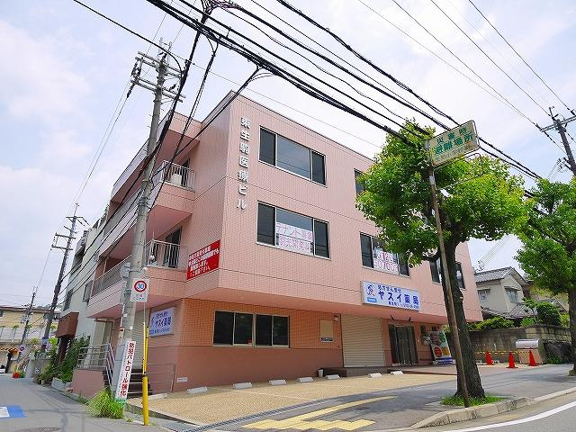 東生駒医療ビルの外観