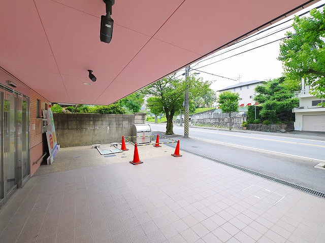 東生駒医療ビルの駐車場