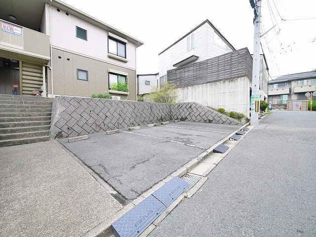 オークヴィラBの駐車場