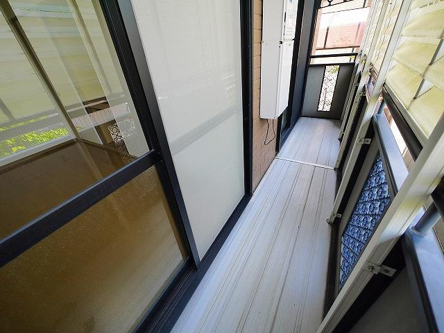 アゼリオ学園前A棟のバルコニー|外からの目が気にならないバルコニーで洗濯物が干せます