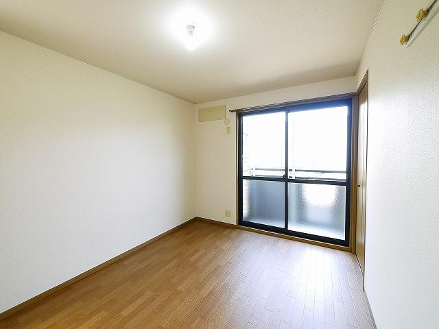 アゼリオ学園前A棟の洋室|ゆったりした洋室です