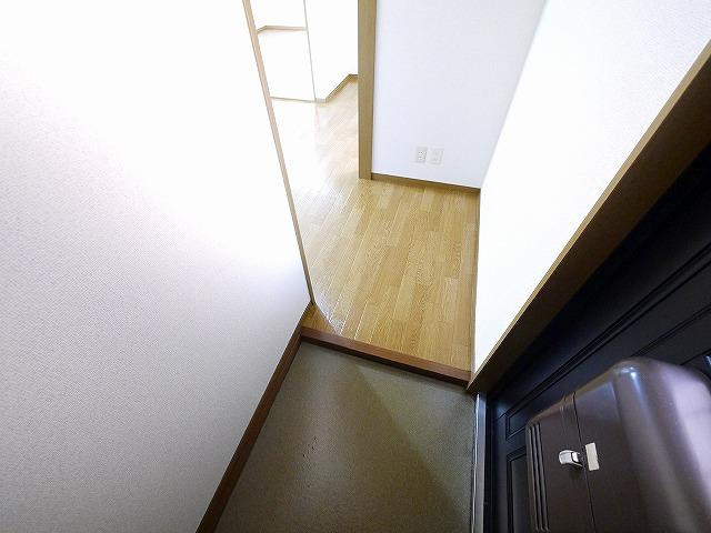 アゼリオ学園前A棟の玄関|ゆったりとした玄関です