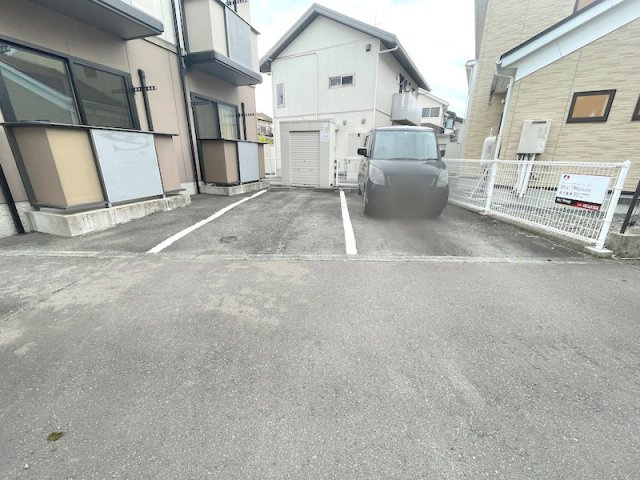 アヴニール北仙北Ⅱの駐車場