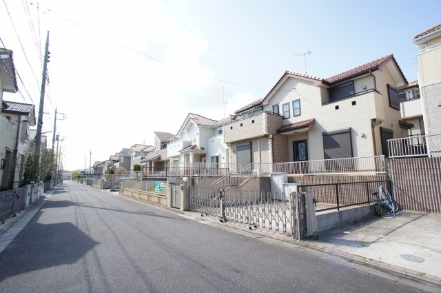 もえぎ野住宅の駐車場