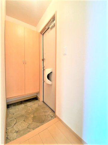 リビングタウン八日市場Cの玄関