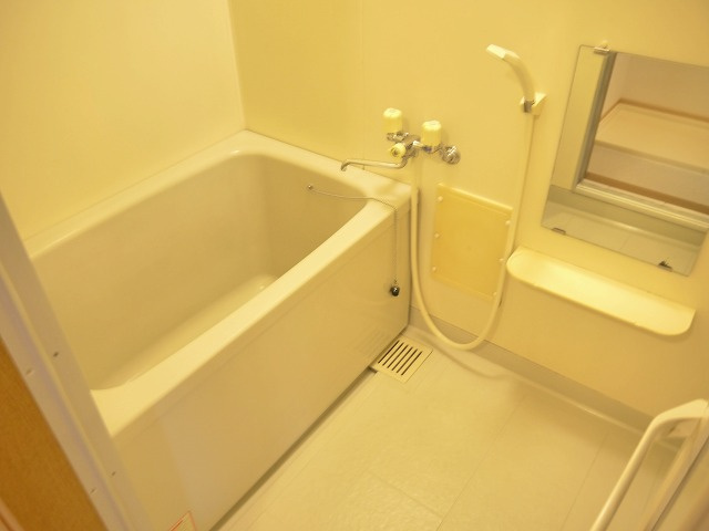 シャトレー富堂の浴室|コンパクトで使いやすいお風呂です
