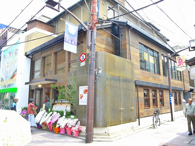 小西通り商店街店舗の外観