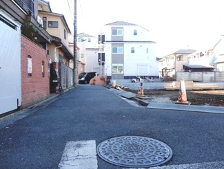 【前面道路含む現地写真】 | 世田谷区給田4丁目新築一戸建て6580万円前面道路1