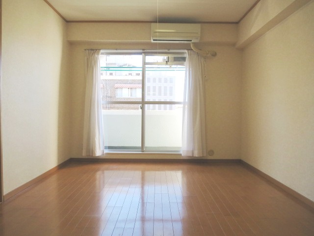 南ビルの洋室|広々約7帖