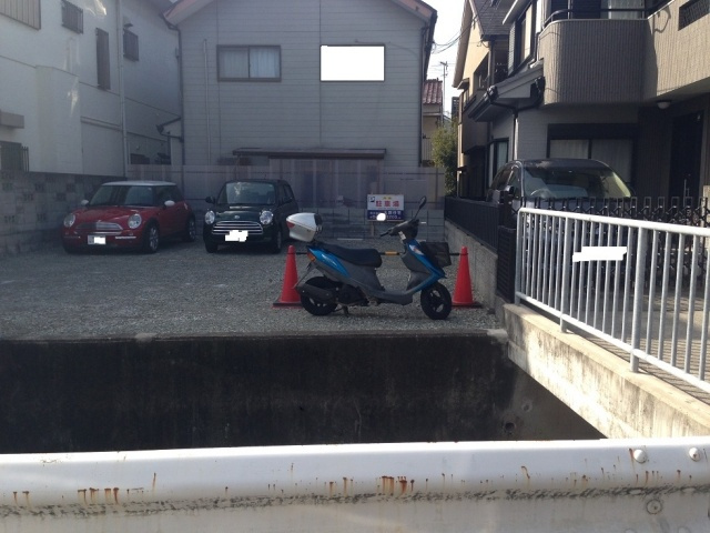 尼崎市上坂部３丁目の駐車場