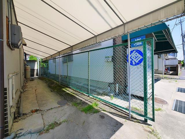 ハイツ長友の駐車場