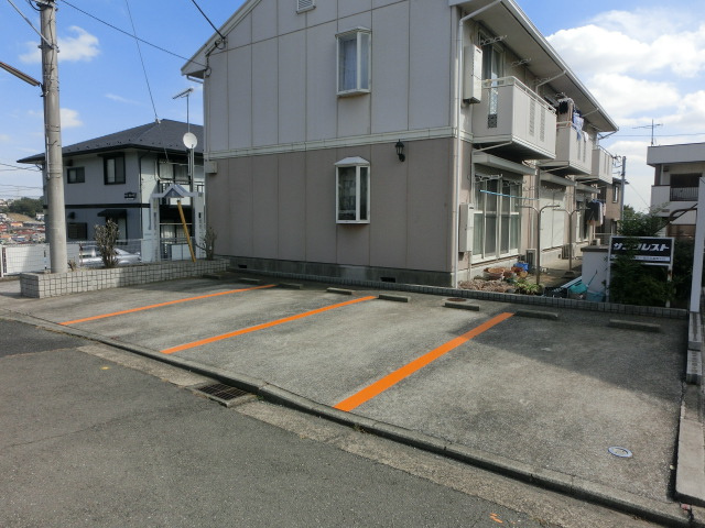 サンクレストEの駐車場|サンクレストE　駐車場