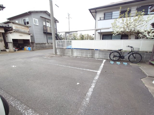 ムカイハラハイツAの駐車場