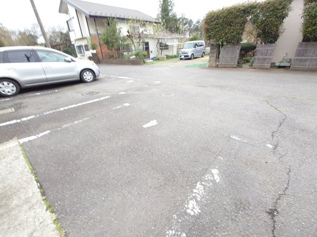 ムカイハラハイツAの駐車場