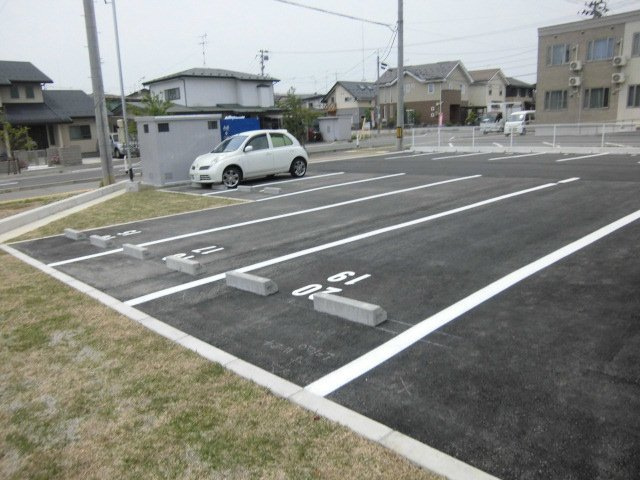 BOLAS緑が丘の駐車場