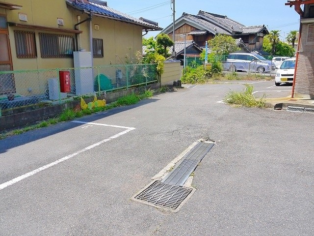 宝来貸家の駐車場