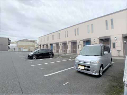 リースランド向中野の駐車場