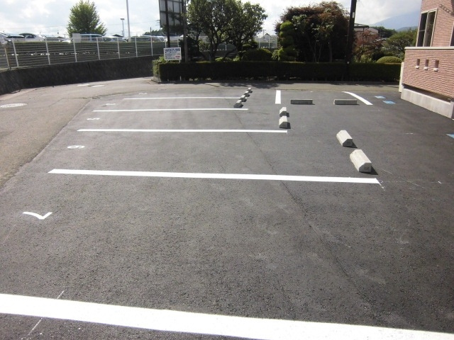 フォレスト緑が丘の駐車場