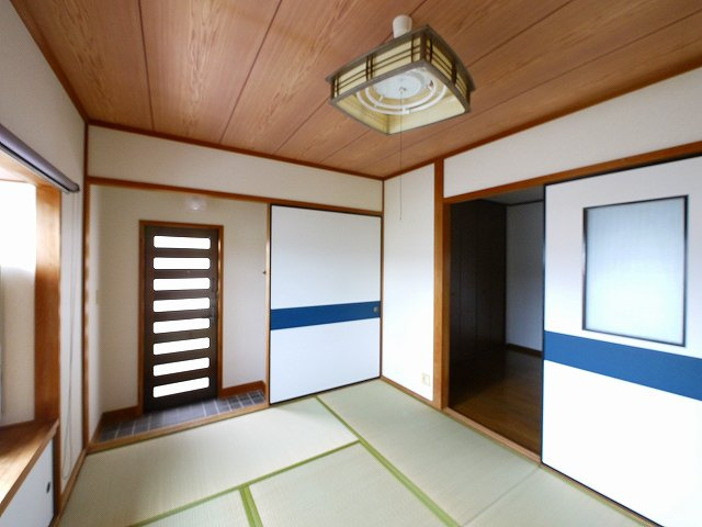 リバーサイド100の内装|明るい室内です