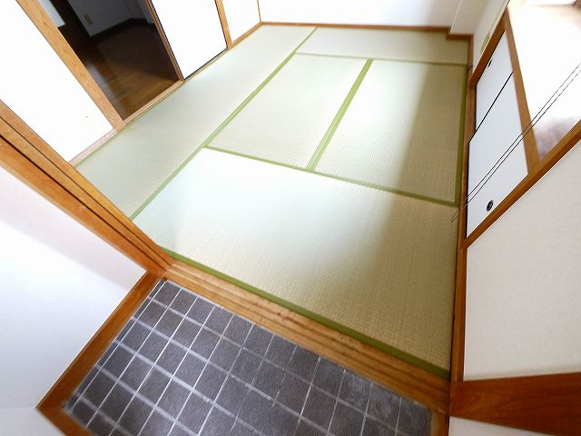 リバーサイド100の玄関|収納もある玄関です