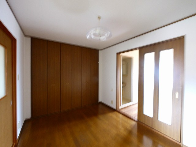 リバーサイド100の洋室|落ち着いた色調の洋室です