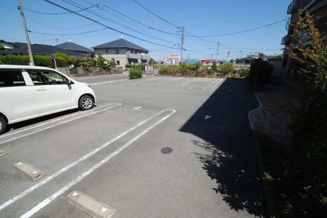 レジデンス・グリンダの駐車場