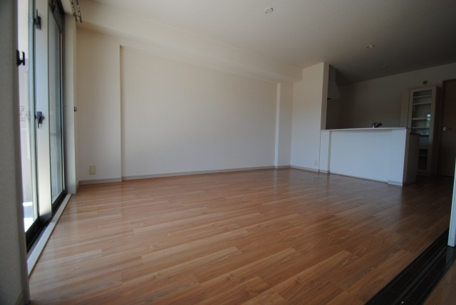 レジデンス・グリンダの居間・リビング|内装イメージ：同物件別室