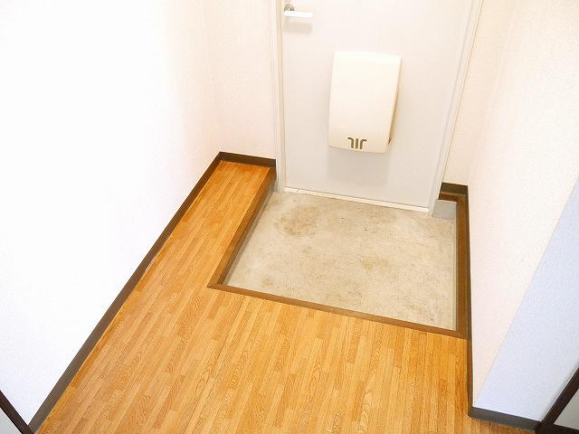 阪和阪手ドミールＡの玄関|シンプルで使いやすい玄関です