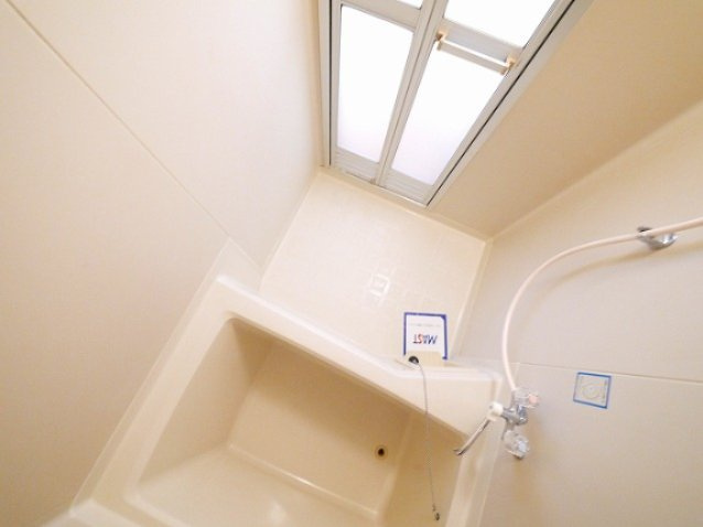 阪和阪手ドミールＡの浴室|コンパクトで使いやすいお風呂です