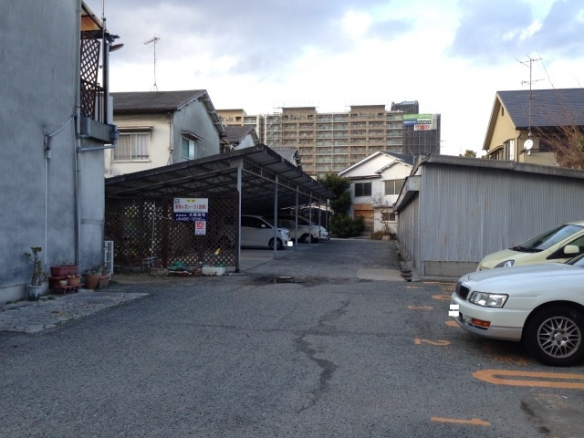 尼崎市上坂部３丁目の駐車場の外観
