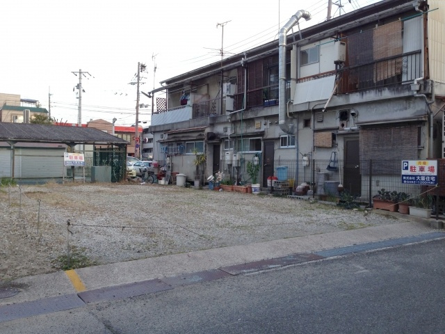 尼崎市上坂部３丁目の駐車場の外観