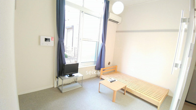 【居間・リビング】 | メゾンプレミール | ※家具家電が付いているお部屋と付いていないお部屋があります。
※家具家電があるお部屋でもベッドは現在付いていません。