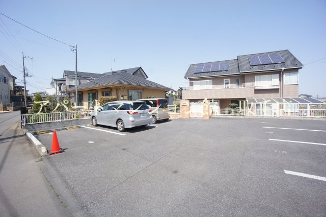 エルシオンヒルズの駐車場