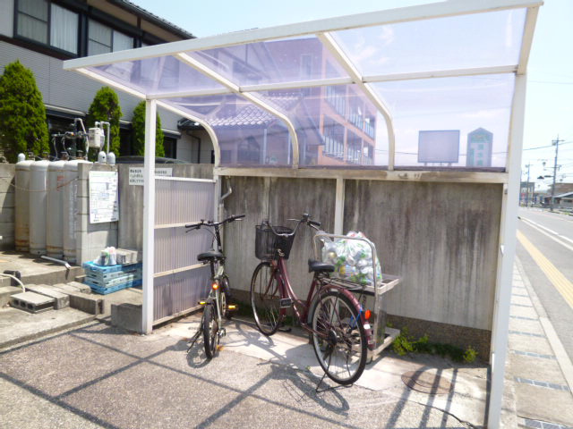 総社市中央１丁目のアパートのその他共用部分|自転車置き場