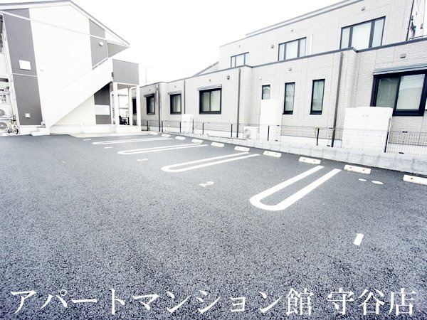プリマベーラの駐車場