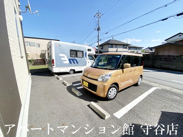 プリマベーラの駐車場