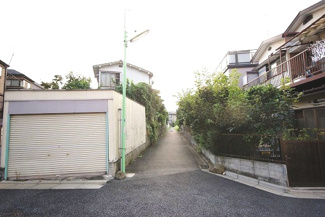 【前面道路含む現地写真】 | 世田谷区給田4丁目売地6480万円北側通路