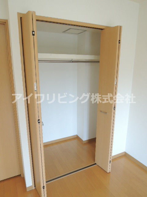 リトルグローブの収納|クローゼット左から【リトルグローブ】
