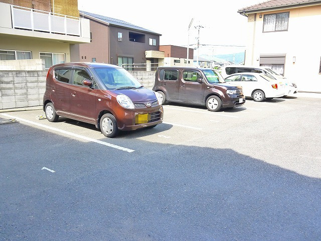 ヴェルブィル　Ⅰの駐車場|駐車場完備です