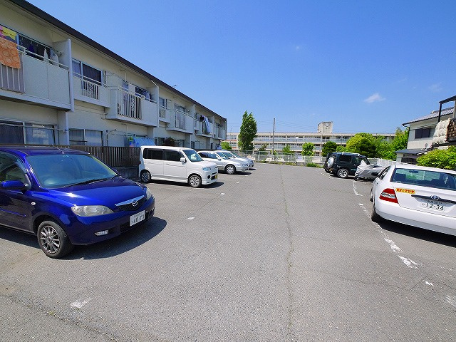 ピノハイツの駐車場|カースペースがあります