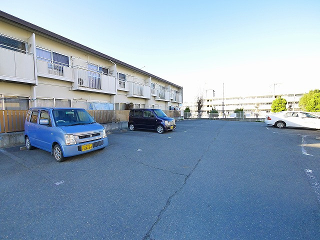 ピノハイツの駐車場