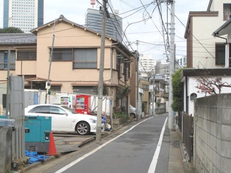 【前面道路含む現地写真】 | 渋谷区代々木4丁目売地6100万円東側道路1